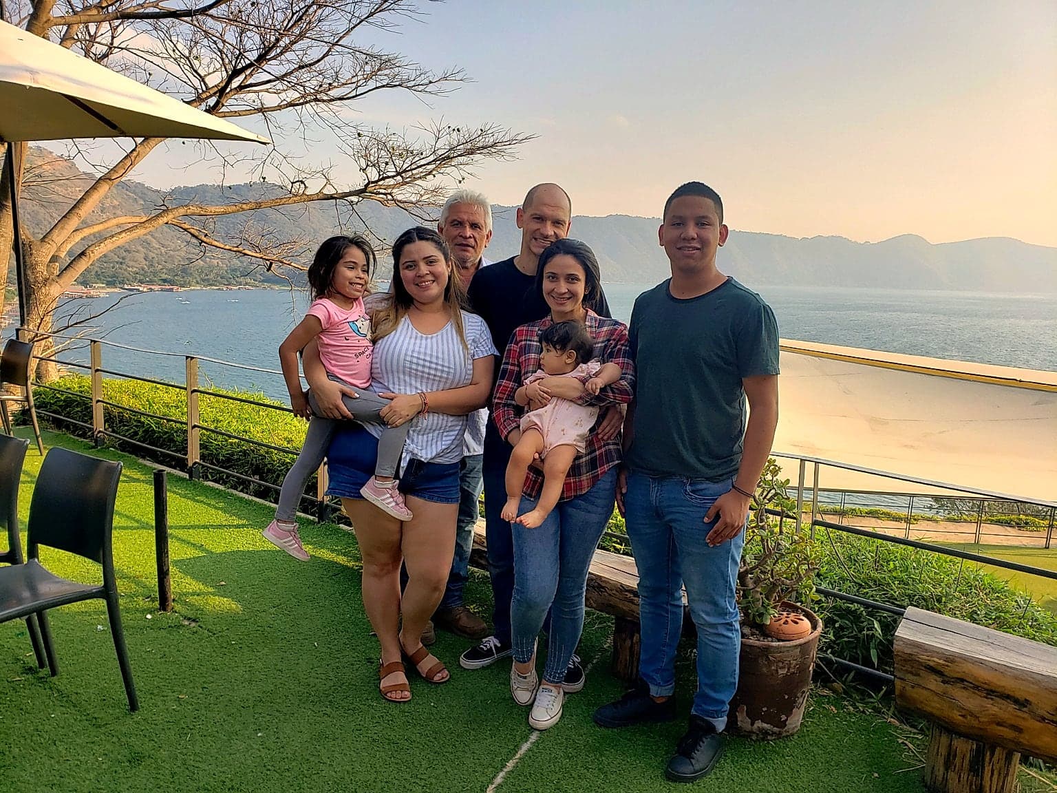 Sigi and family dining at Lake Coatepeque